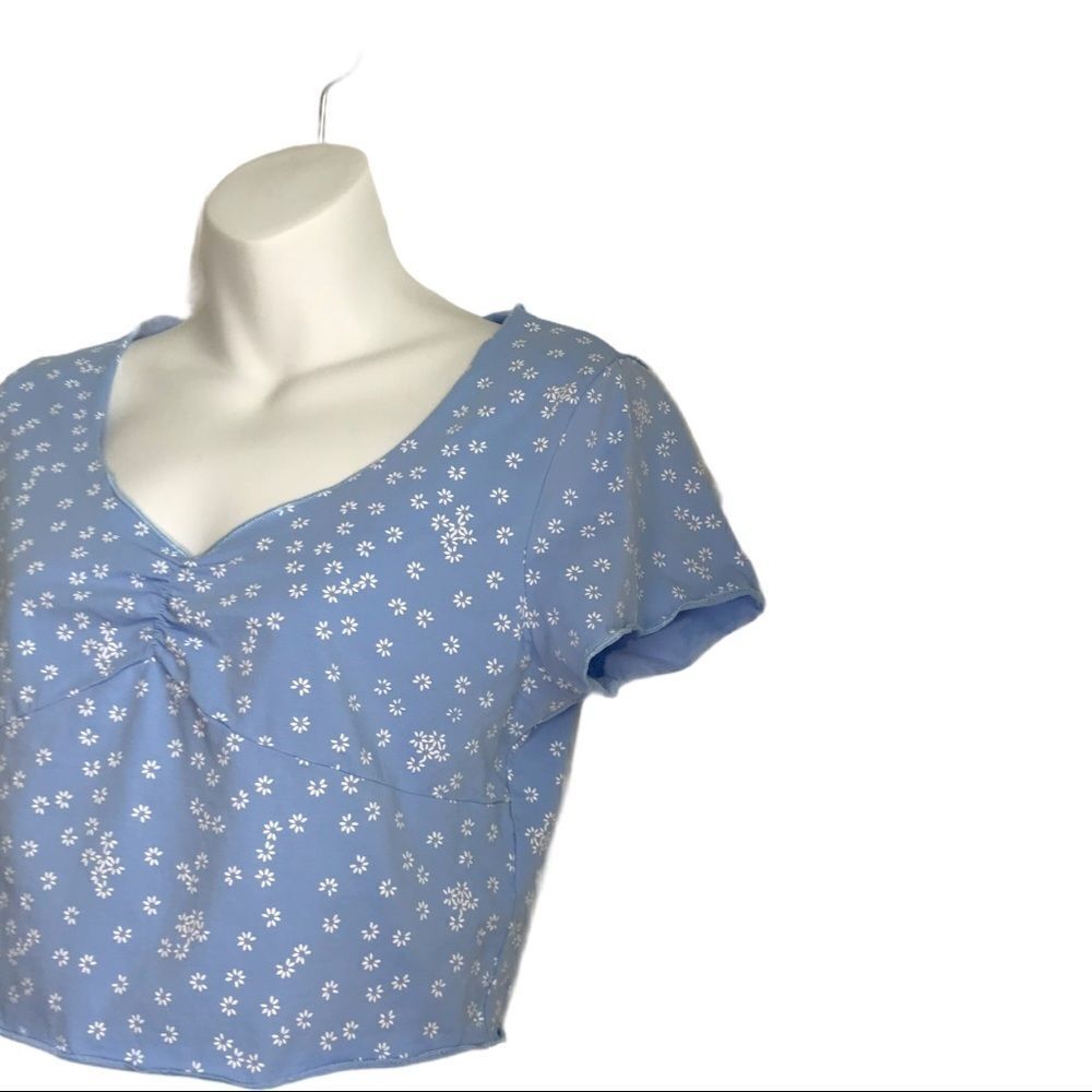 SHEIN Ditsy Flowers Ruched Neckline Periwinkle Crop Top Large Lavender - Picture 6 of 11